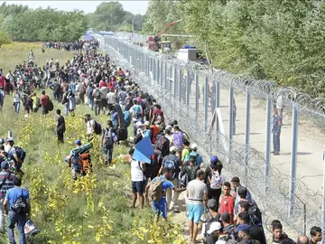 Refugiados en la frontera de Hungría Refugiados en la frontera de Hungría