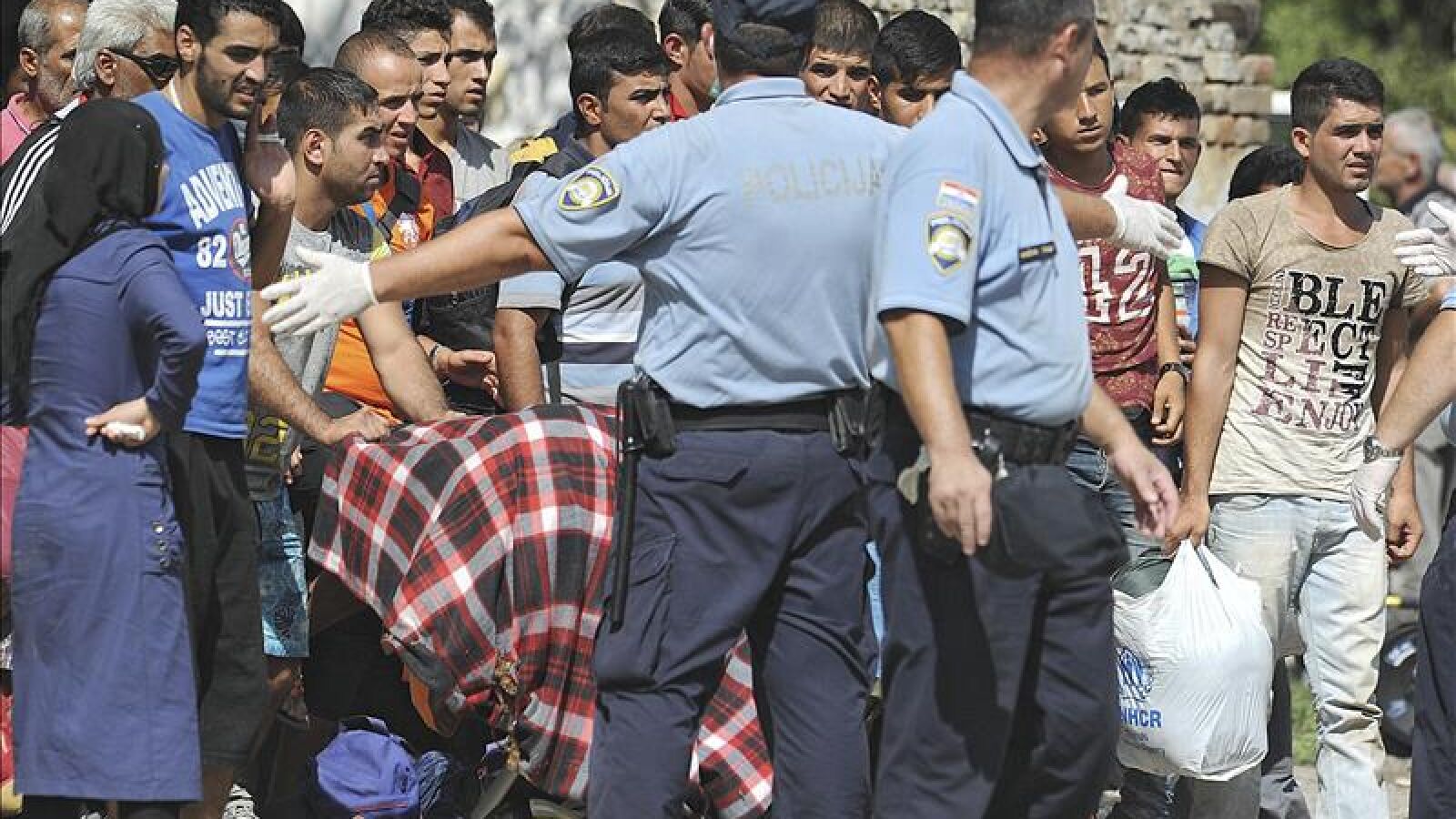 Hungría cierra la frontera con Croacia para detener la llegada de refugiados