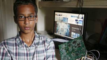 Ahmed, el joven que creó el reloj