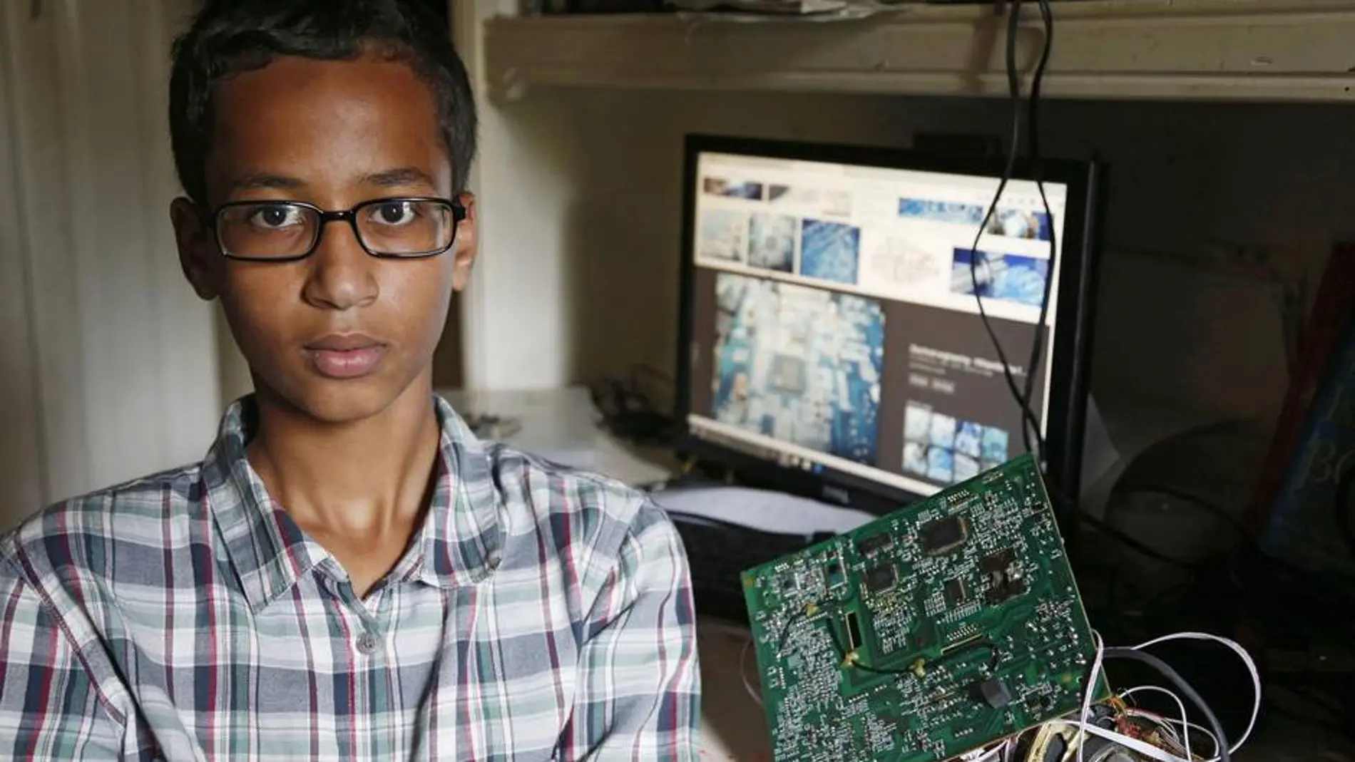 Ahmed, el joven que creó el reloj Ahmed, el joven que creó el reloj