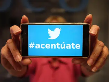 Campaña de Fundéu y Twitter para concienciar sobre el uso de las tildes en los 'hashtags'. Campaña de Fundéu y Twitter para concienciar sobre el uso de las tildes en los 'hashtags'.