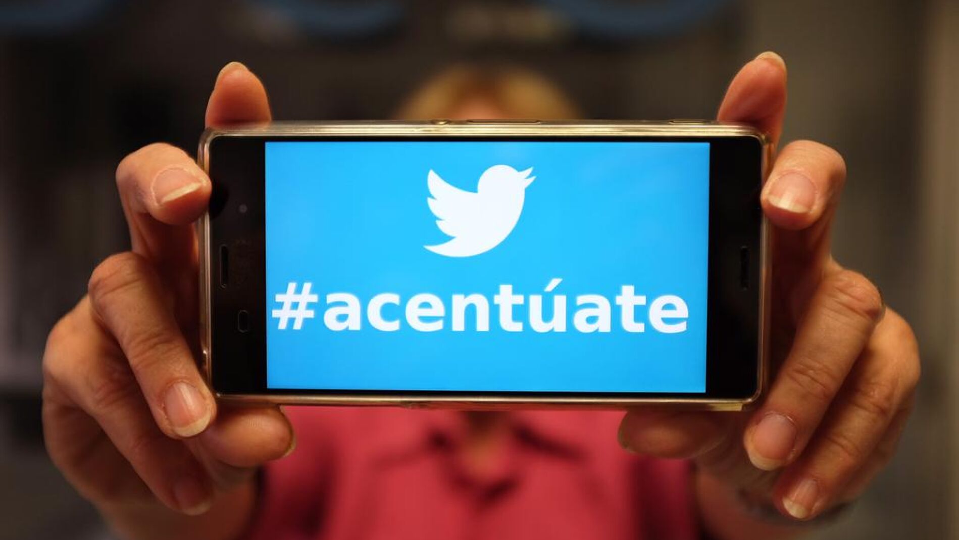 Campa&ntilde;a de Fund&eacute;u y Twitter para concienciar sobre el uso de las tildes en los 'hashtags'.