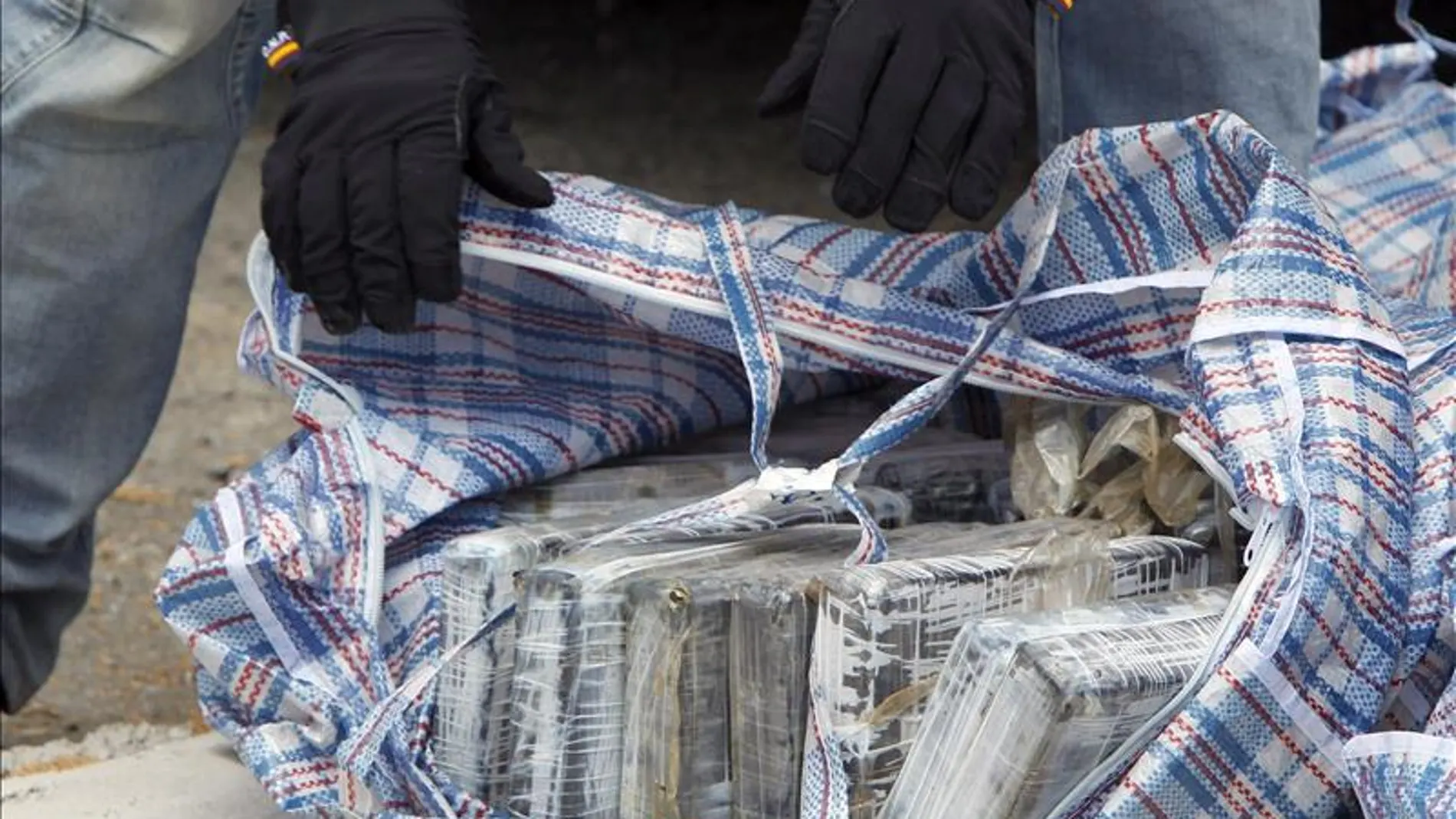 Fardos de cocaína intervenidos en una operación policial Fardos de cocaína intervenidos en una operación policial