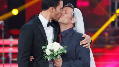 Queda inaugurada la temporada de besos de 'Tu Cara Me Suena'