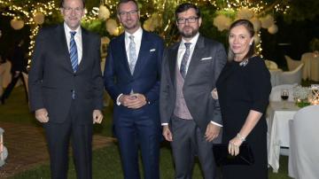 Rajoy y su esposa, con la pareja de recién casados