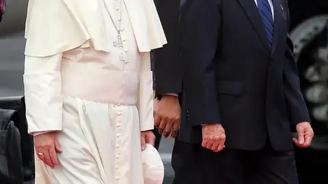 El papa Francisco y Raúl Castro El papa Francisco y Raúl Castro