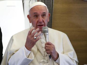 El Papa durante su vuelo a La Habana