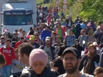 Hungría podrá desplegar al Ejército para proteger sus fronteras ante el flujo de refugiados Hungría podrá desplegar al Ejército para proteger sus fronteras ante el flujo de refugiados
