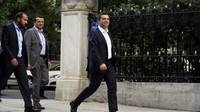 Tsipras plantea la posibilidad de un referéndum sobre una reforma constitucional