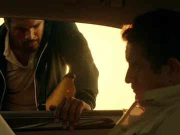 Kaled entrega a Juan Rueda los documentos de Ainhoa Kaled entrega a Juan Rueda los documentos de Ainhoa