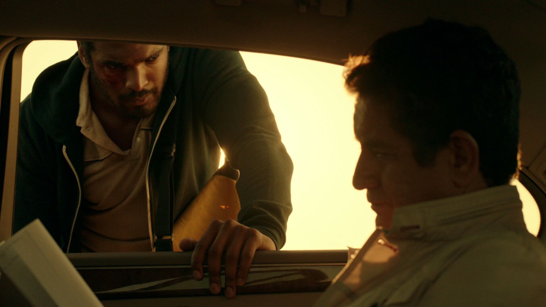 Kaled entrega a Juan Rueda los documentos de Ainhoa