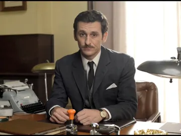 Víctor, el nuevo secretario de Galerías Velvet Víctor, el nuevo secretario de Galerías Velvet