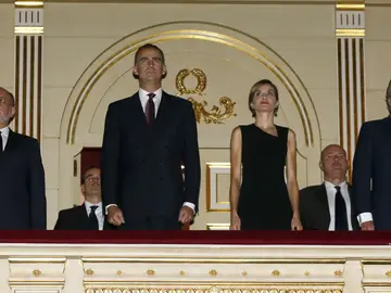 Los Reyes asisten al estreno de la temporada en el Real Los Reyes asisten al estreno de la temporada en el Real