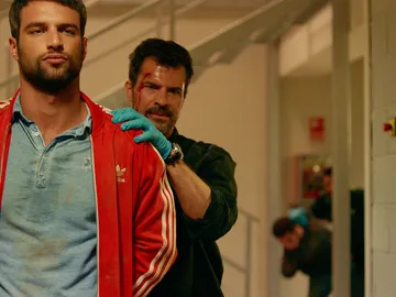 Lucas y los demás son detenidos Lucas y los demás son detenidos