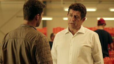 Juan Rueda trata de sobornar a Héctor