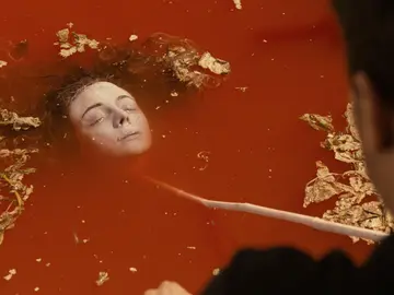 Héctor encuentra el cadáver de Ainhoa Héctor encuentra el cadáver de Ainhoa