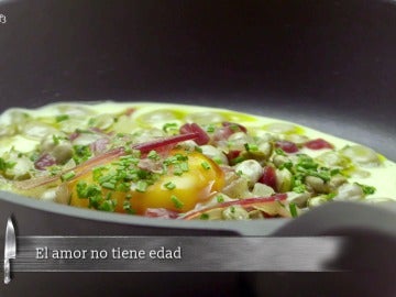 Pure de patatas cremoso - Habitas baby con jamón - Yema de huevo fluida