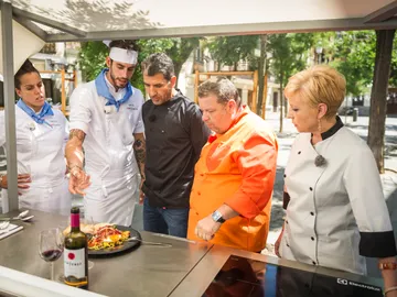 Chicote: "Sois cocineros y me estáis sacando el mismo plato que mi prima la pequeña" Chicote: "Sois cocineros y me estáis sacando el mismo plato que mi prima la pequeña"