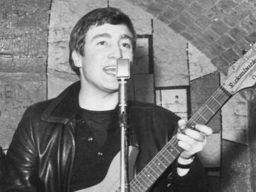 Un muy joven John Lennon