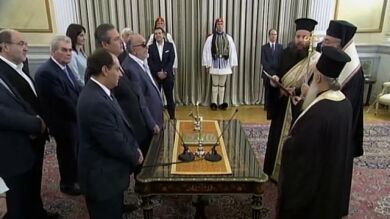 Presta juramento el nuevo Gobierno griego ante Pavlópulos y Tsipras