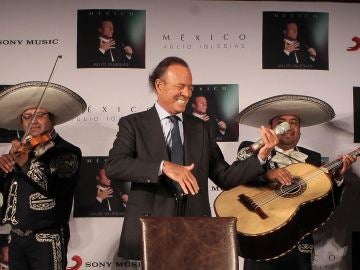 Julio Iglesias presenta 'México' y anuncia que será su último disco de estudio