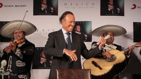 Julio Iglesias presenta 'M&eacute;xico' y anuncia que ser&aacute; su &uacute;ltimo disco de estudio