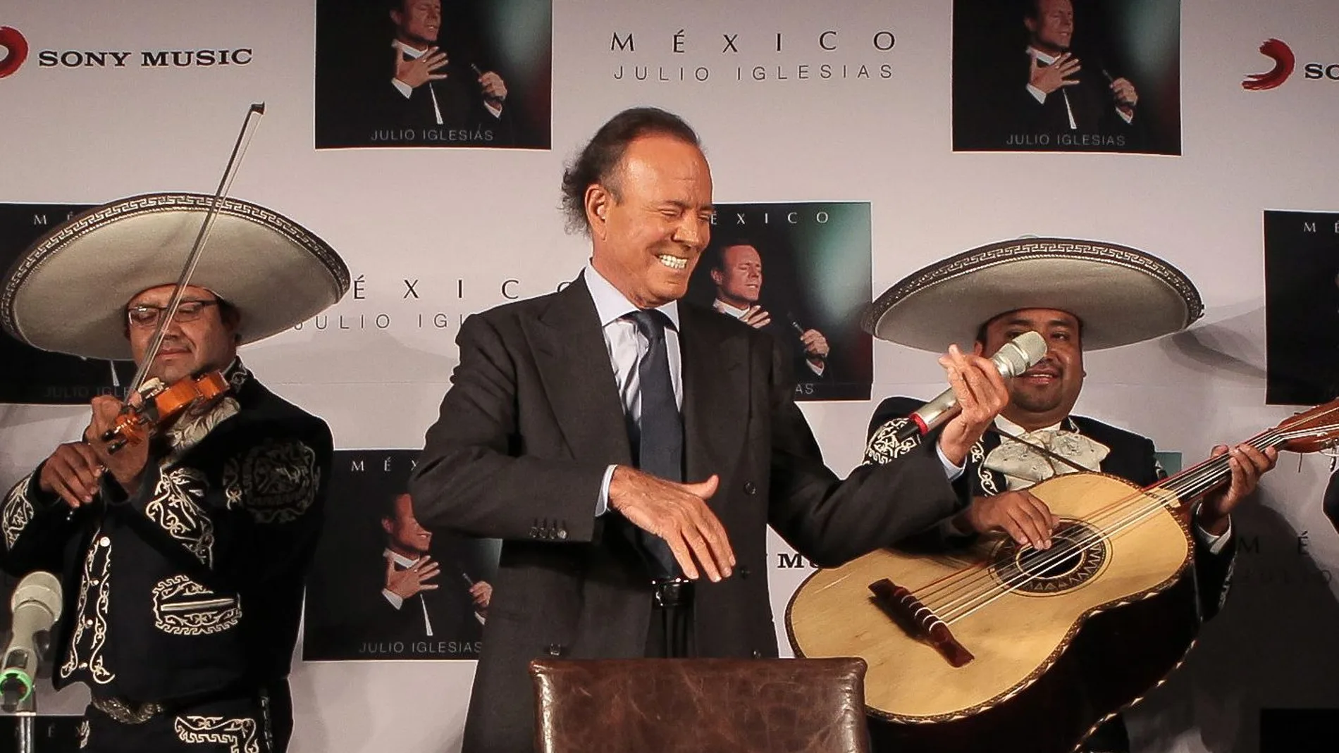Julio Iglesias presenta 'México' y anuncia que será su último disco de estudio Julio Iglesias presenta 'México' y anuncia que será su último disco de estudio