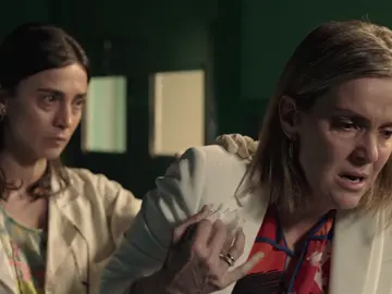 Carmen, la alcaldesa, reconoce la cabeza de su hija Ainhoa Carmen, la alcaldesa, reconoce la cabeza de su hija Ainhoa