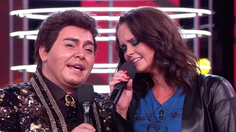 Una emocionada Shaila Dúrcal recuerda a su madre cantando 'Amor eterno' junto a Falete Una emocionada Shaila Dúrcal recuerda a su madre cantando 'Amor eterno' junto a Falete