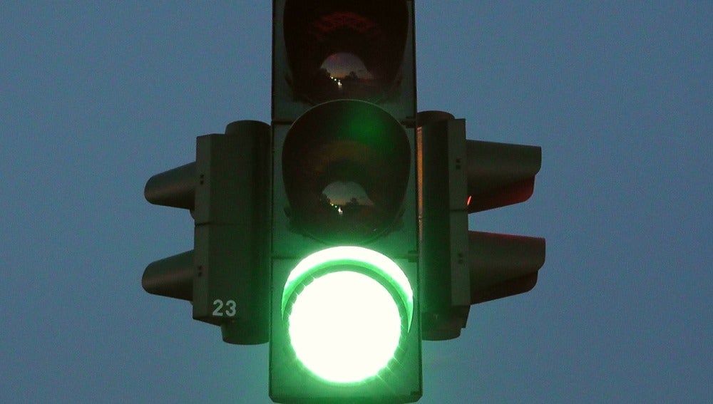 La pelea se inició al ponerse en verde el semáforo