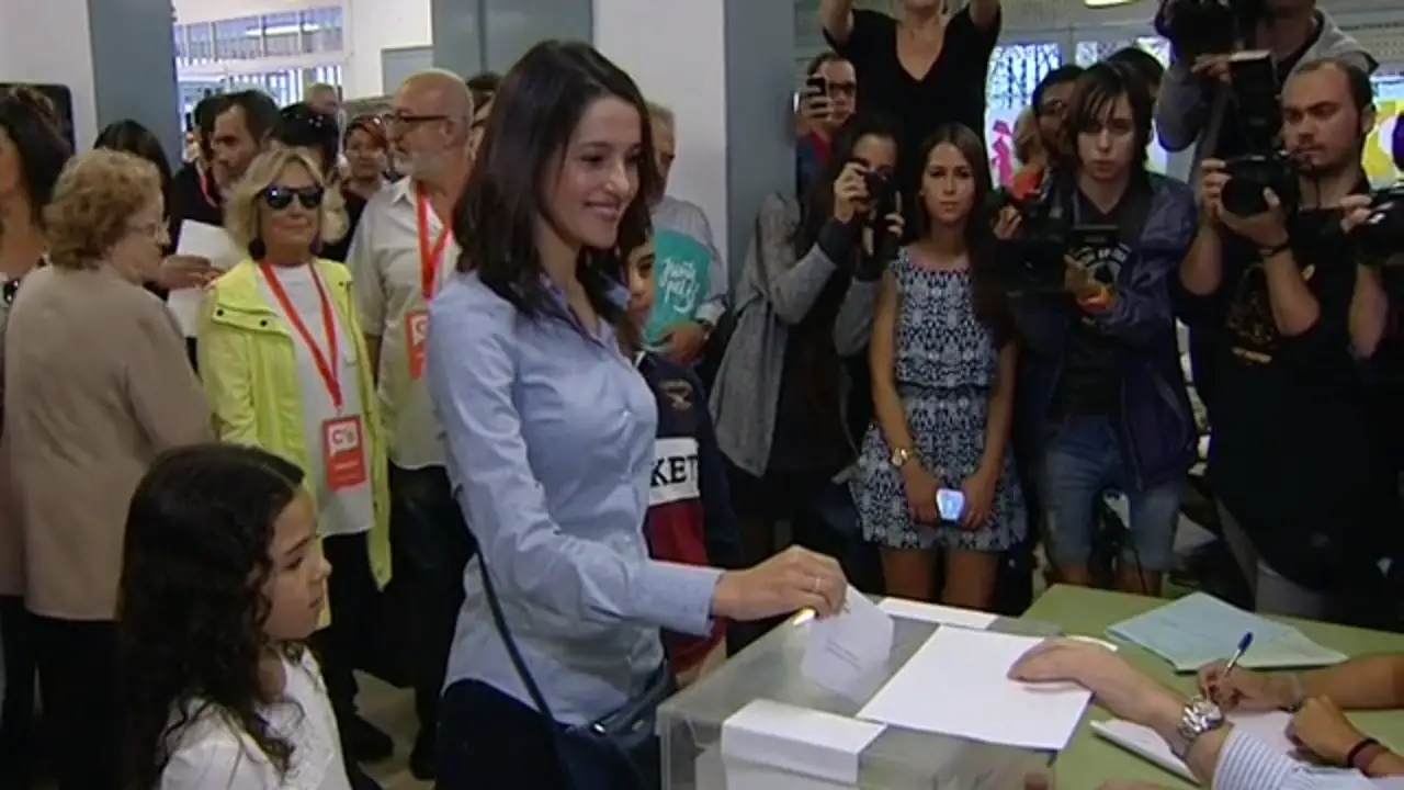 Inés Arrimadas anima a los catalanes a salir "en masa" a votar