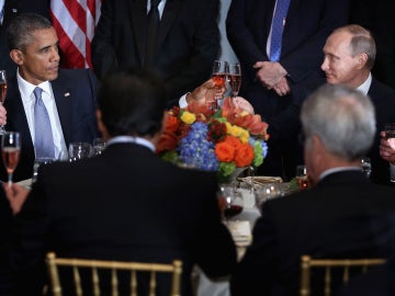 Brindis entre Barack Obama y Vladimir Putin