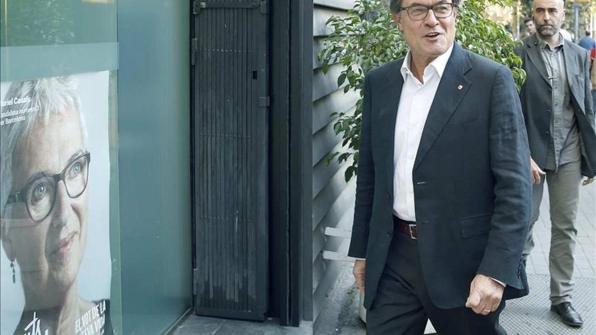 Mas llega solo a la sede de CDC tras la victoria de Junts pel S&iacute;