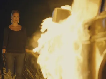 Agneska quema el coche blanco Agneska quema el coche blanco