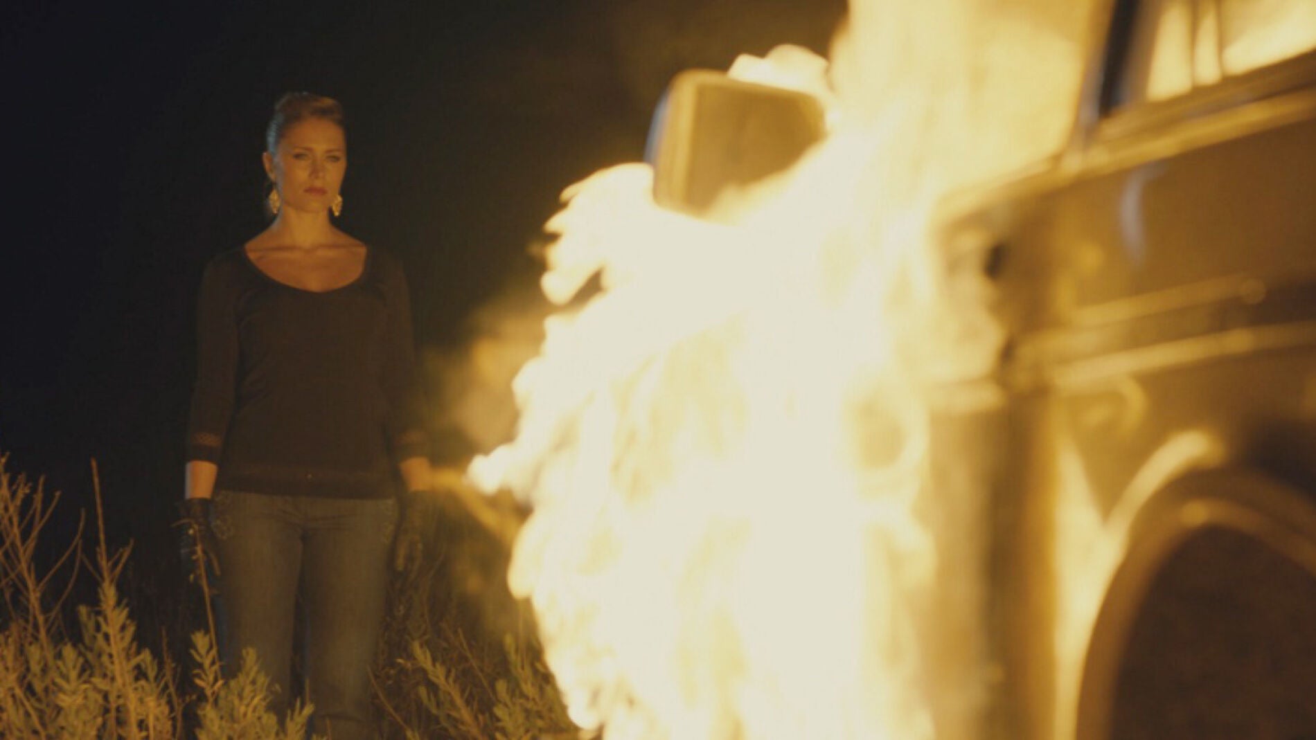 Agneska quema el coche blanco