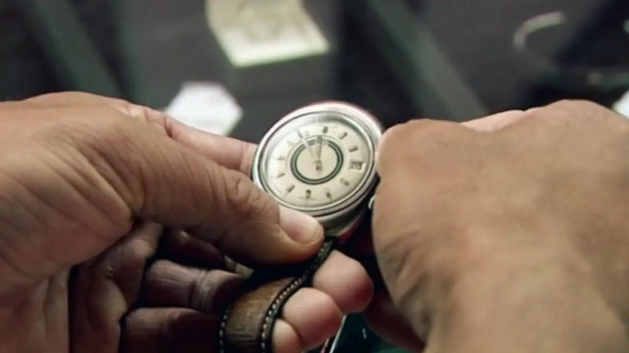 Primer reloj automático y con alarma del mundo