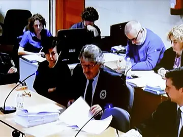 Imagen institucional de televisión de la sala donde se celebra el juicio a Rosario Porto y Alfonso Basterra Imagen institucional de televisión de la sala donde se celebra el juicio a Rosario Porto y Alfonso Basterra