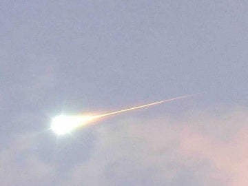 Fragmento de un cometa entrando en la atmosfera