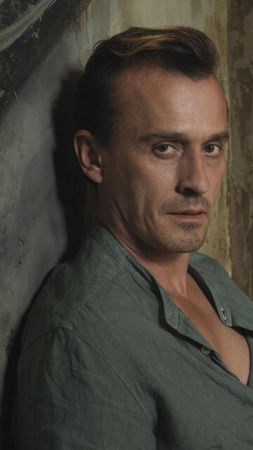 Robert Knepper