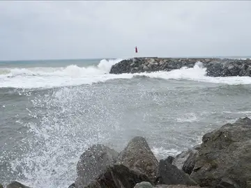 Fuerte oleaje en Girona Fuerte oleaje en Girona