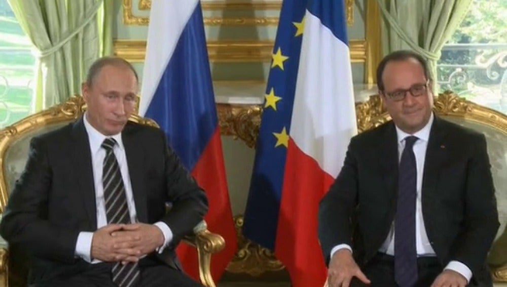 Hollande y Merkel reclaman a Putin que se limite a bombardear a los terroristas