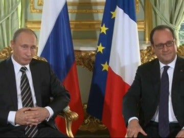 Hollande y Merkel reclaman a Putin que se limite a bombardear a los terroristas