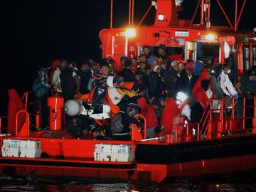 Llegada de los inmigrantes al puerto de Almería Llegada de los inmigrantes al puerto de Almería