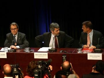 El presidente de la Generalitat, Artur Mas (c), el presidente del Tribunal Supremo, Carlos Lesmes (2d), el ministro de Justicia, Rafael Catalá