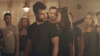 Pilar y su banda propinan una paliza a Lucas