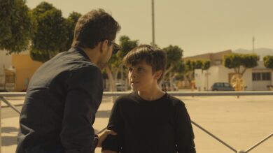 Héctor pilla a Nacho robando unas botas