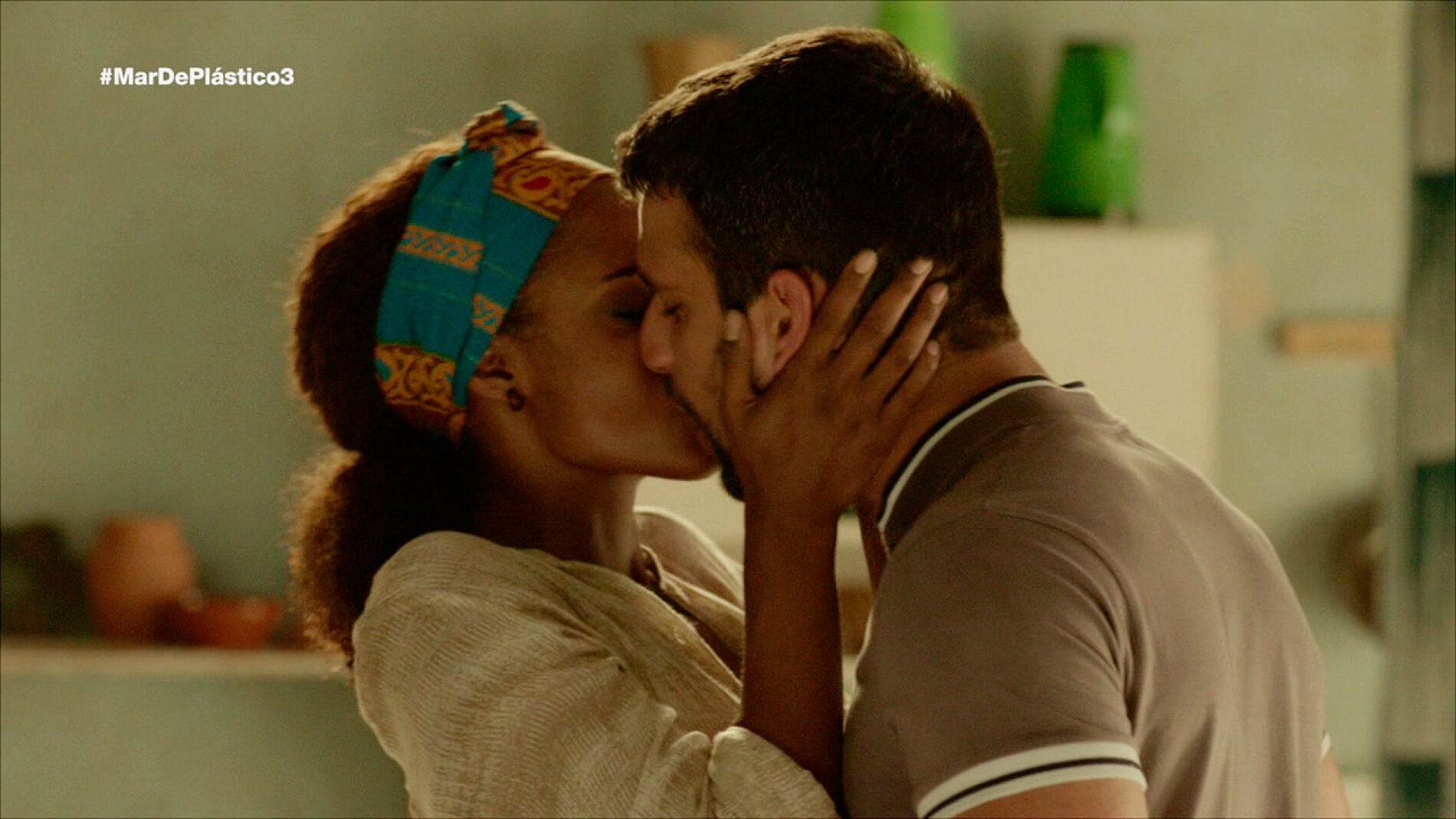 Lucas y Fara se besan