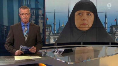 Polémica por el montaje de Angela Merkel con un chador en la televisión alemana