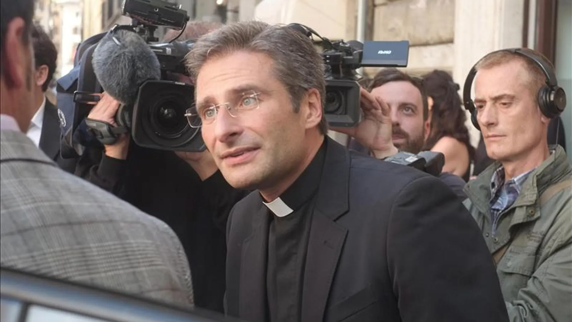 El sacerdote polaco Krzysztof Charamsa, expulsado del Vaticano. El sacerdote polaco Krzysztof Charamsa, expulsado del Vaticano.