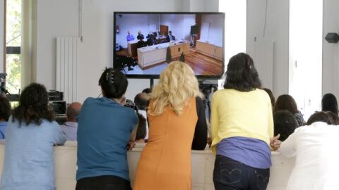 Personal del juzgado sigue desde la sala de prensa el juicio por el crimen de Asunta Basterra